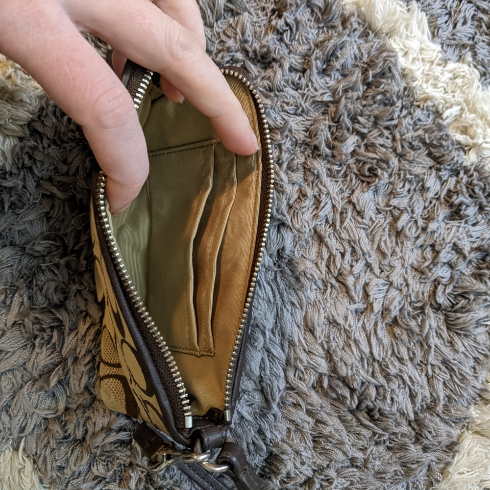 Coach Large Brown Corner Zip Wristlet Signature Canvas With Coach Keychain - Picture 5 of 9